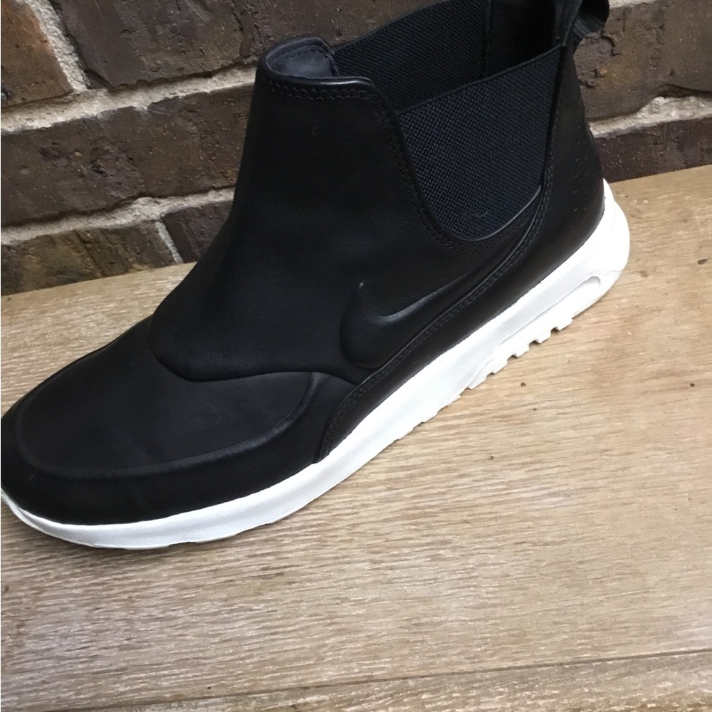 Nike Black and White Men's Slip-On Sneakers